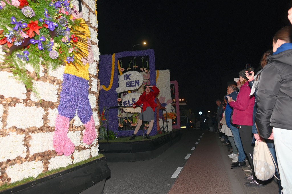 ../Images/Verlicht bloemencorso 2025 126.jpg